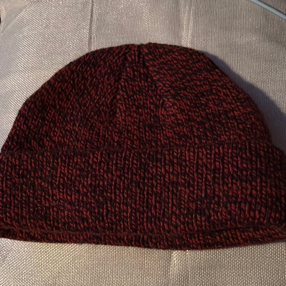LL Bean  Men's Black and Red Knit Beanie ZB
